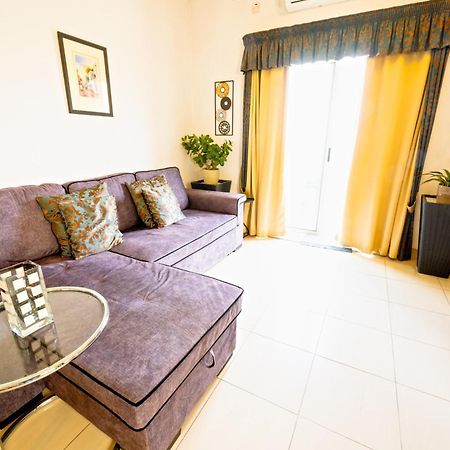 Vic- Seafront Apartment Сліма Екстер'єр фото