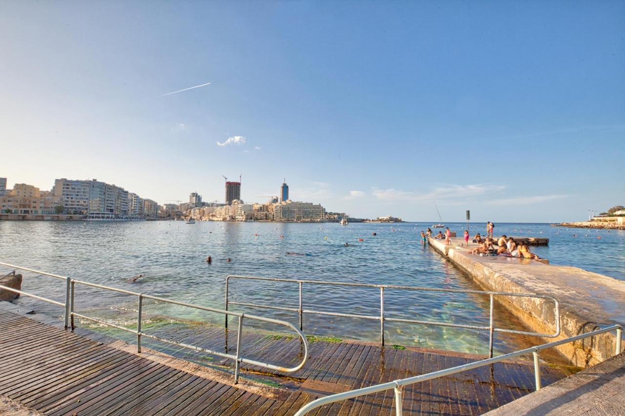 Vic- Seafront Apartment Сліма Екстер'єр фото
